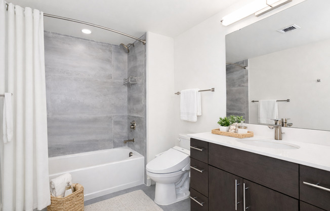 2 beds, 1 bath, 830 sqft, $2,672, Unit 402