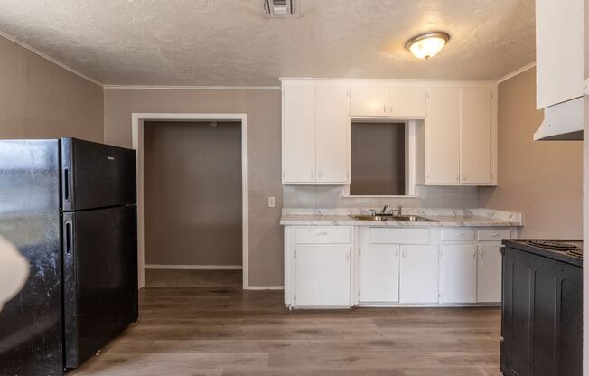 4 beds, 1 bath, $1,425