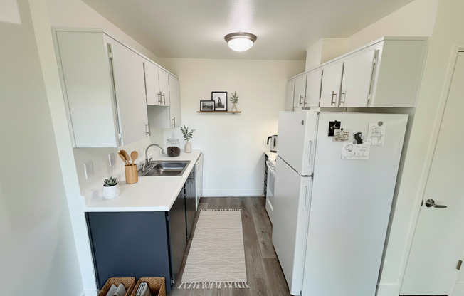 2 beds, 1 bath, 700 sqft, $1,465, Unit 07