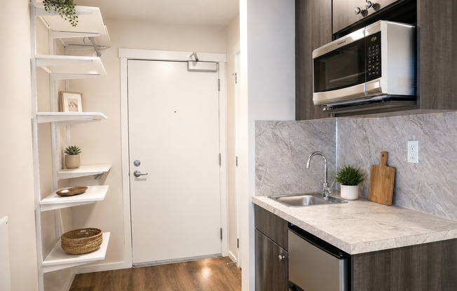 Studio, 1 bath, 190 sqft, $1,395, Unit 516