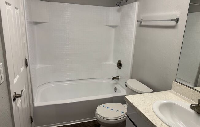 2 beds, 1.5 baths, 866 sqft, $2,695, Unit 810H6