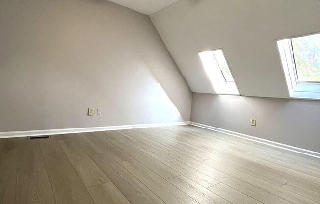 2 beds, 2 baths, 1,058 sqft, $1,249, Unit N