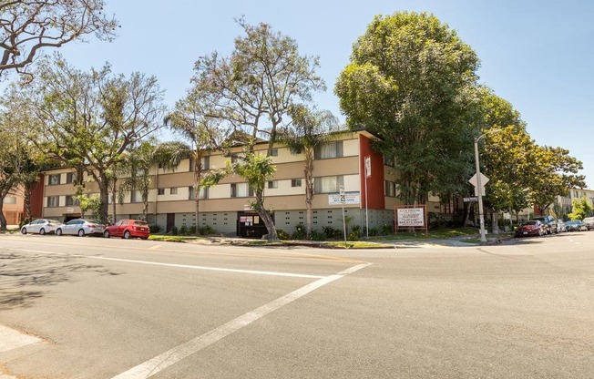 Apartments in Los Angeles Coliseum