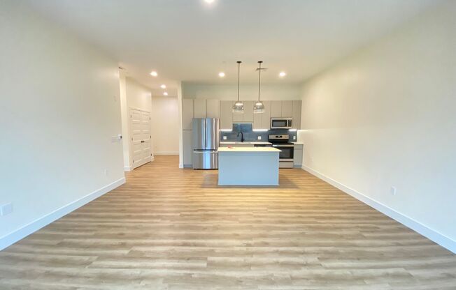 1 bed, 1 bath, 903 sqft, $2,590, Unit 255