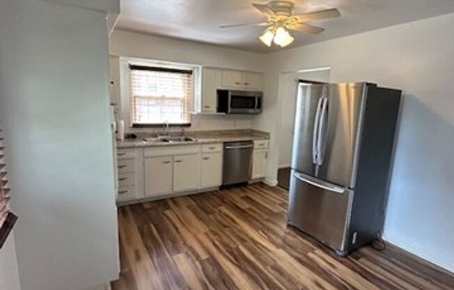 Attractive 3 BR House in Beaumont! Finished Basement, Garage, Off-Street Parking