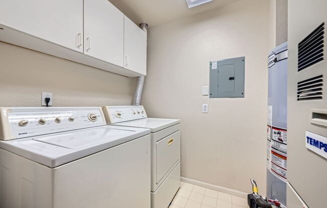 2 beds, 2 baths, $1,950, Unit UNIT 1305