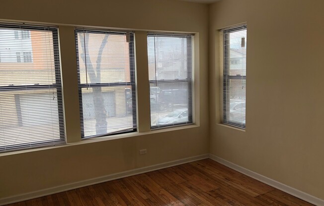 2 beds, 1 bath, $1,800, Unit 4750 #2E