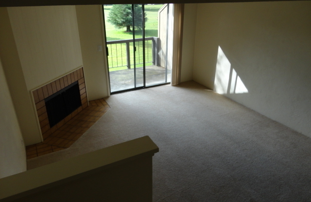 2 beds, 1.5 baths, 1,100 sqft, $1,697, Unit 1815