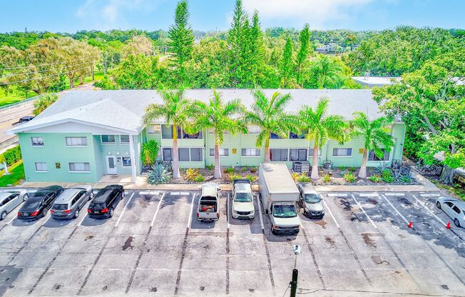 Updated Clearwater Condo – Steps from Golf, Minutes to the Beach!