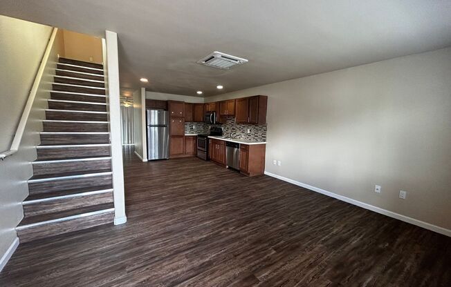 3 beds, 2 baths, 1,194 sqft, $1,595, Unit Unit 8