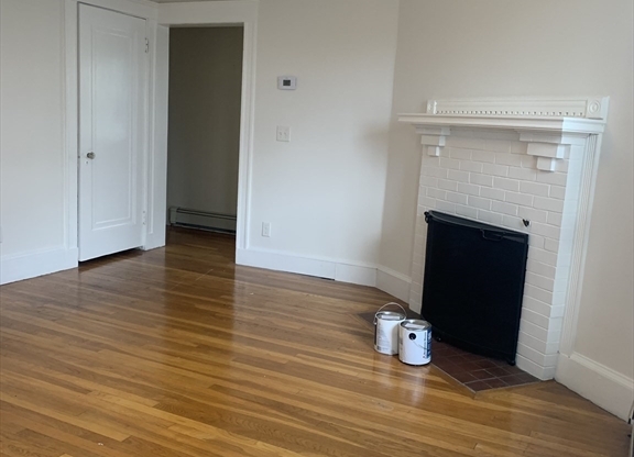 2 beds, 1 bath, 1,300 sqft, $3,000, Unit 1