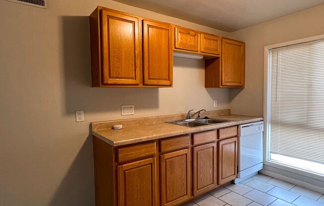 2 beds, 1 bath, 784 sqft, $1,100, Unit 1812 3W