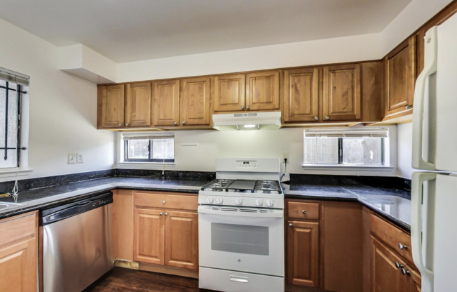 1421 38 AVE