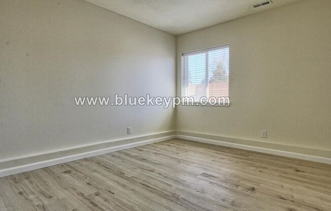ADU   1 Bed, 1 Bath Unit in Well Established Neighborhood Near Silver Star Elementary