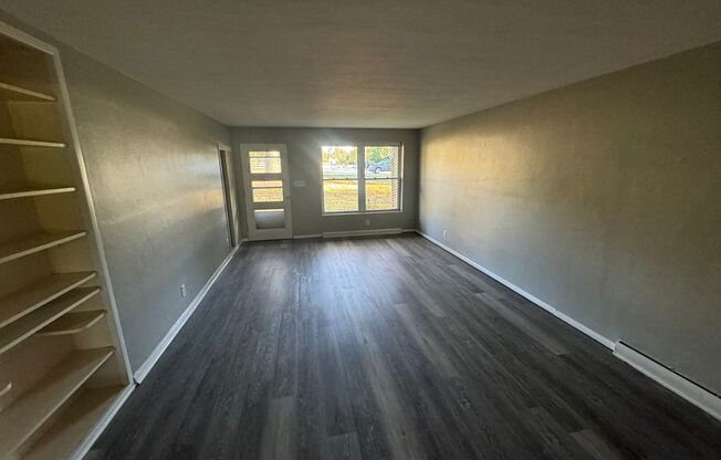 2 beds, 1 bath, $900