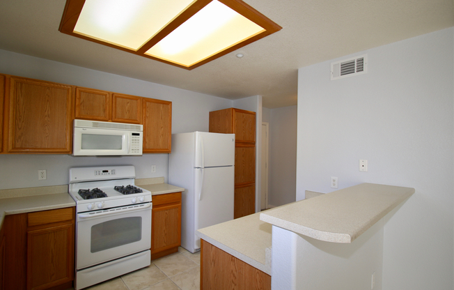 2 beds, 2 baths, $1,900, Unit 611
