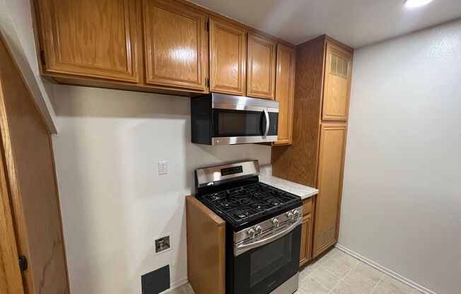 1 bed, 1 bath, 721 sqft, $1,850, Unit L