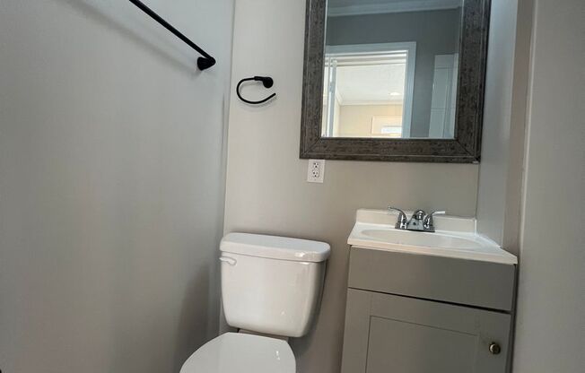 **MOVE-IN Special $500 off the 1st full month's rent with lease signed by 12/10/25**