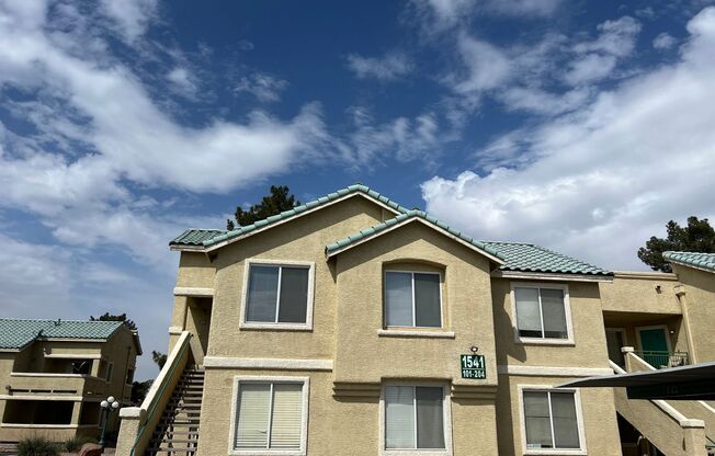 2 Bedroom 2 bath apartment in Gated Community!