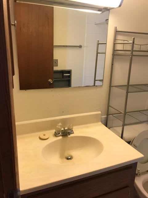 2 beds, 1 bath, $1,095