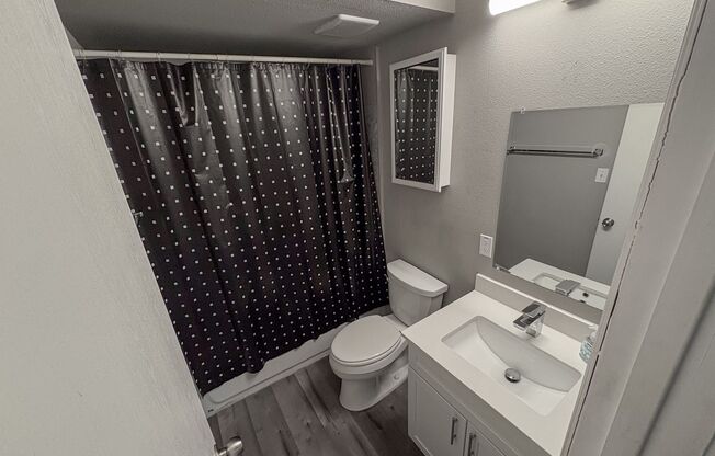 4 beds, 2 baths, $2,200, Unit 4/2