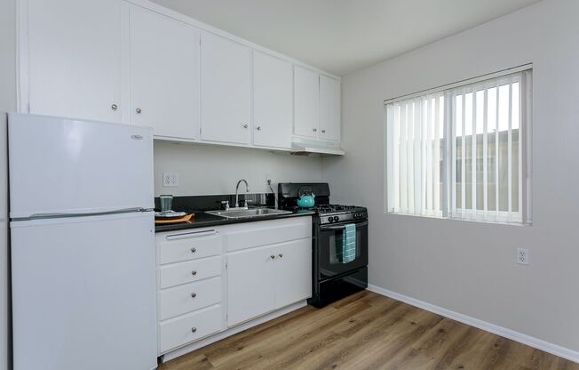 Studio, 1 bath, 444 sqft, $1,550, Unit 35