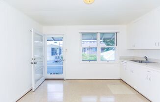 Waiola - upstairs 1 bedroom with 1 parking - window air conditioner in bedroom..