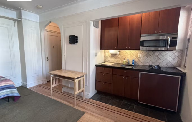 Studio, 1 bath, $2,600, Unit 4B