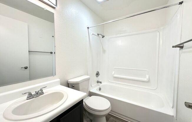 2 beds, 1 bath, 886 sqft, $1,575, Unit 117