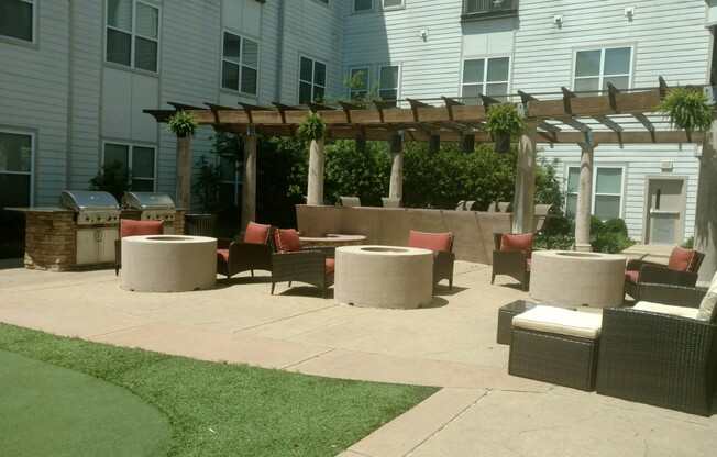 Studio, 1 bath, 853 sqft, $1,635, Unit 214