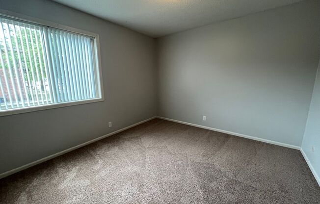 2 beds, 1.5 baths, 800 sqft, $875, Unit 4801 Claire #7