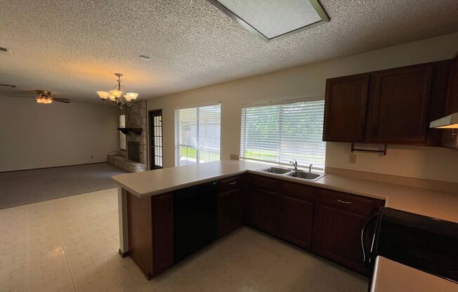 3 beds, 2 baths, $1,395