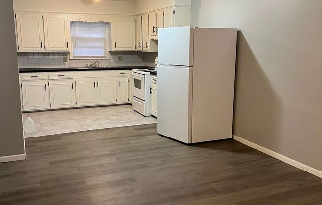 2 bedrooms, 1 bath duplex