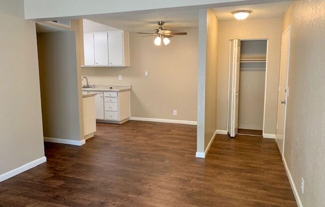 2 beds, 1 bath, 861 sqft, $1,700, Unit 13