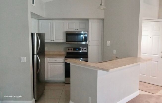 Spacious third floor unit located in the gated community of Venetian place