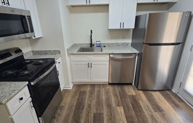 2 beds, 1.5 baths, 1,000 sqft, $1,300, Unit A