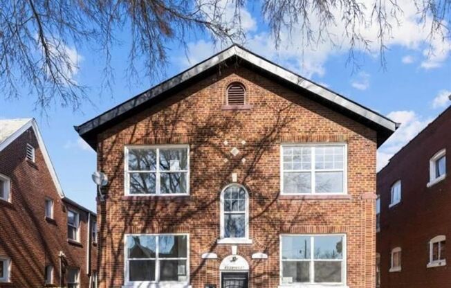 2 beds, 1 bath, 770 sqft, $1,050, Unit W Florissant Ave- 6037