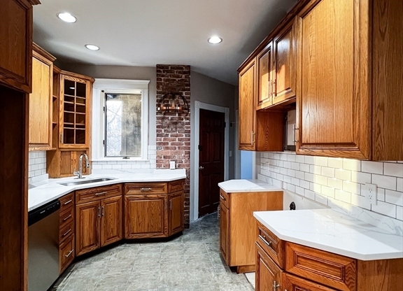 141 LONGWOOD AVE