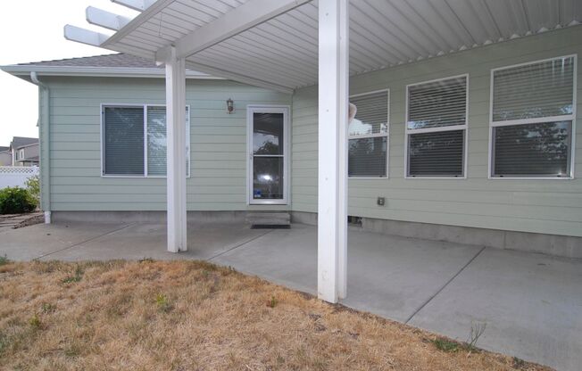 3 beds, 2 baths, $2,800