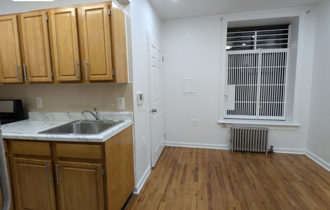 537 W 133 ST