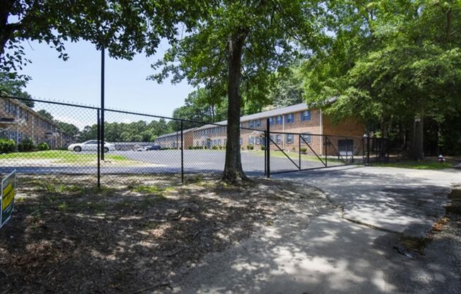 2 beds, 1 bath, $1,100, Unit 10D