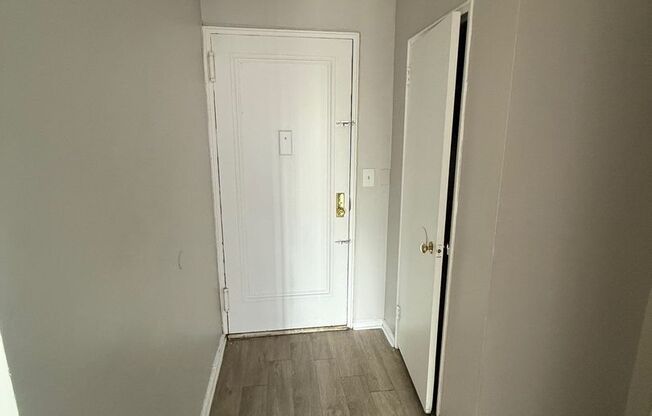 1 bed, 1 bath, 430 sqft, $1,400, Unit 517