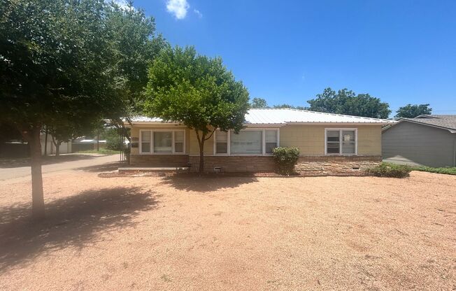 3 bed 1 bath Pre-Leasing