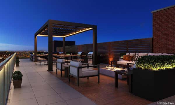 241 15 NORTHERN BLVD