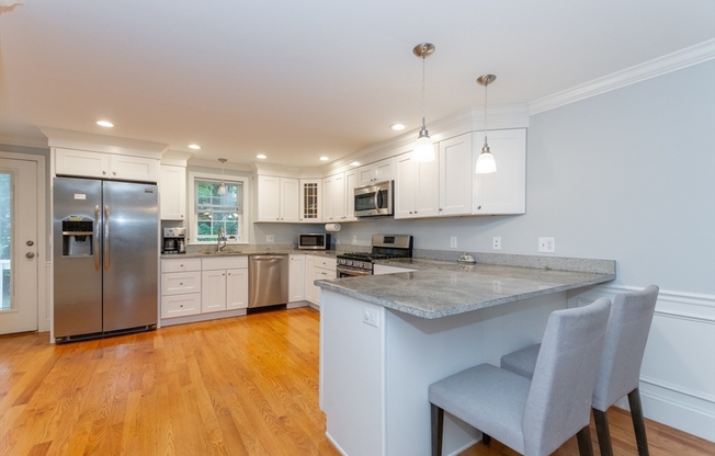 11 CRES HL AVE