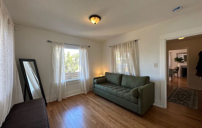 2 beds, 1 bath, $4,000