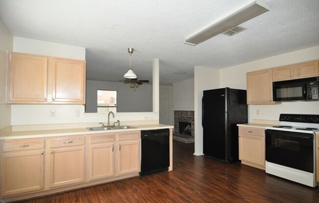 Spacious 3-2-2 in Grand Prairie, Mansfield ISD!
