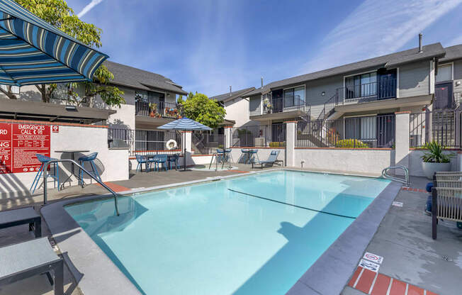 Independence Plaza Apartments in Canoga Park