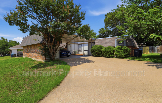 6811 TRL LK DR
