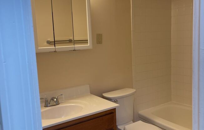 2 beds, 1 bath, 874 sqft, $1,465, Unit E-14